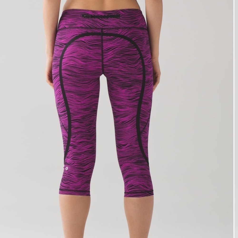 Lululemon On Track Crop Life Lines Polar Pink Black Capri leggings